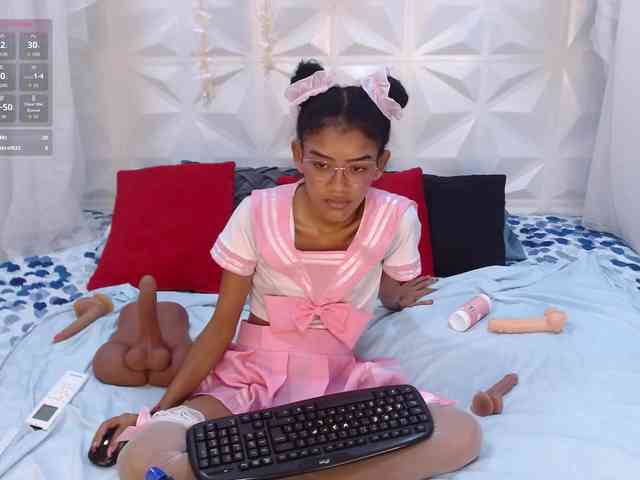 adissonpetite webcam