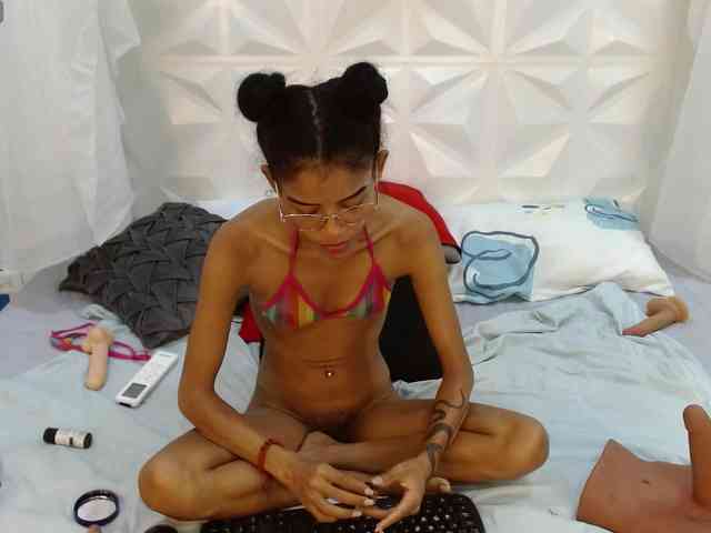 adissonpetite webcam