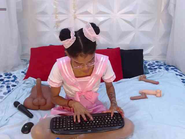 adissonpetite webcam