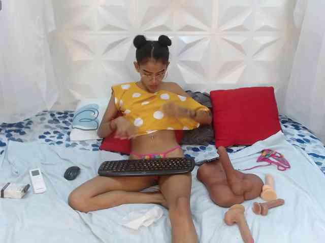 adissonpetite webcam