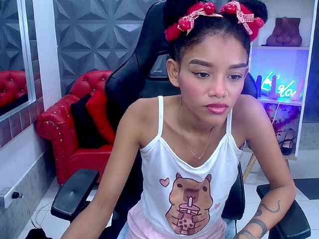 adissonpetite webcam