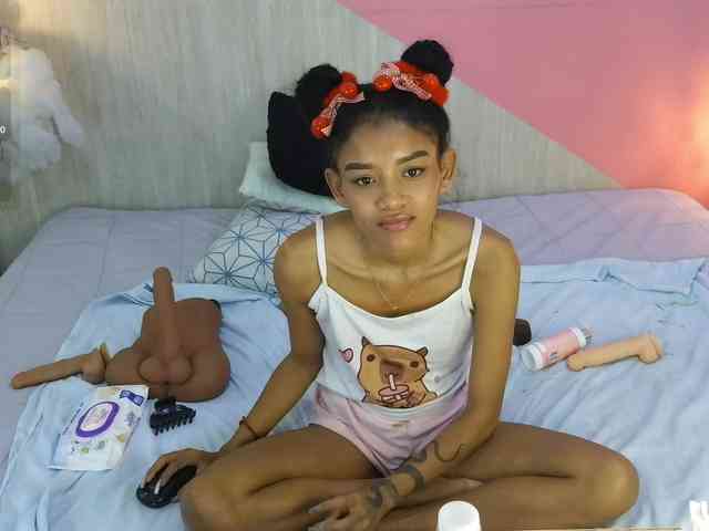 adissonpetite webcam