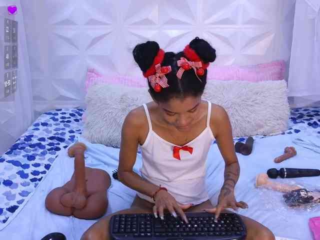 adissonpetite webcam