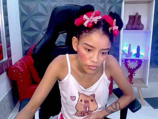 adissonpetite webcam
