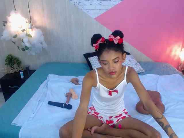 adissonpetite webcam