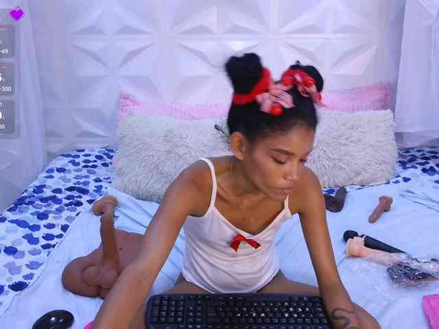 adissonpetite webcam