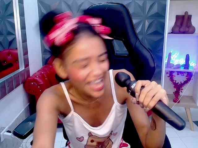 adissonpetite webcam