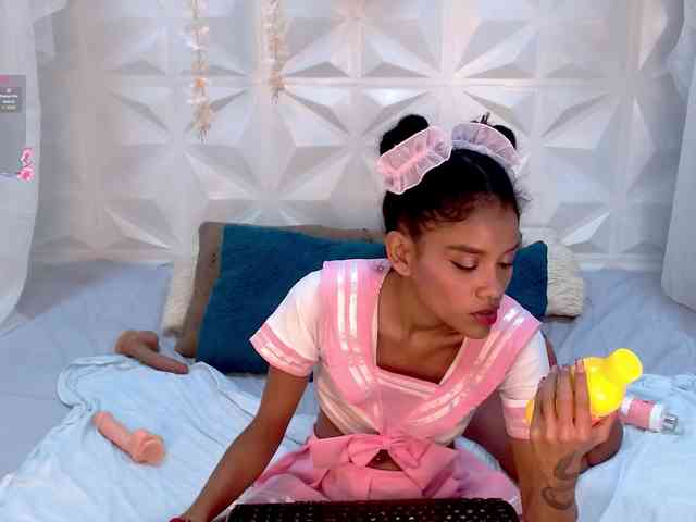 adissonpetite webcam