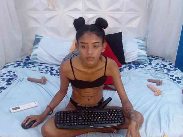 adissonpetite webcam