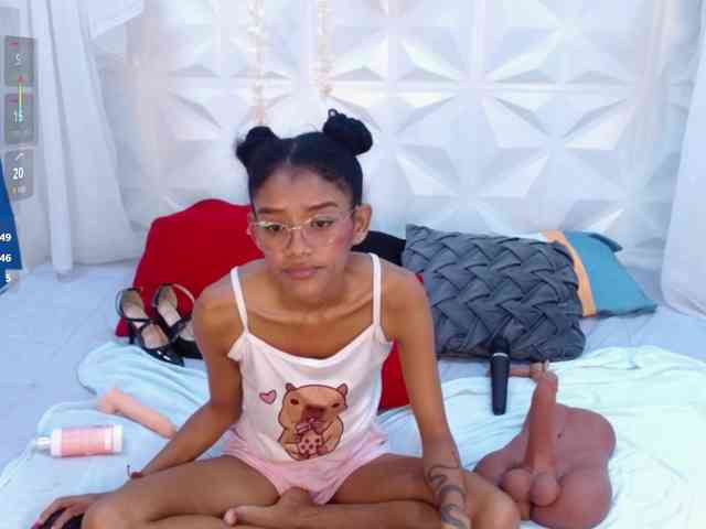 adissonpetite webcam