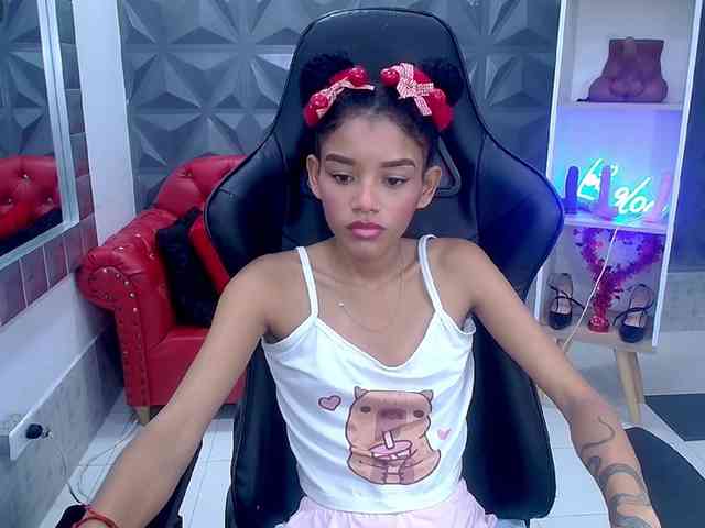 adissonpetite webcam