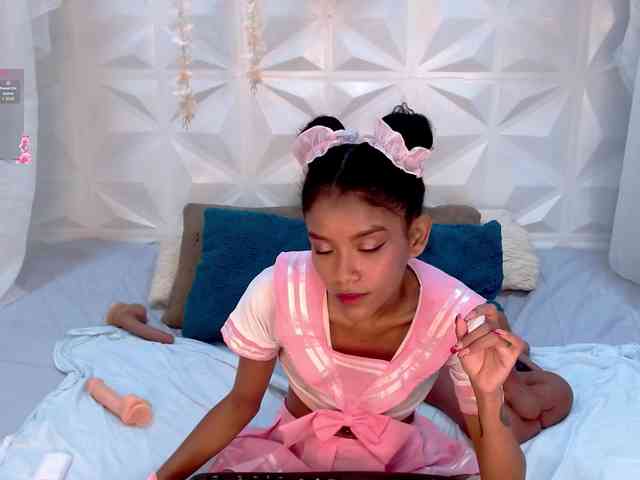 adissonpetite webcam