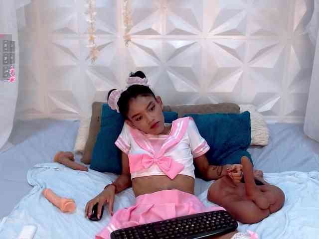 adissonpetite webcam