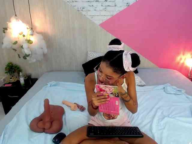 adissonpetite webcam