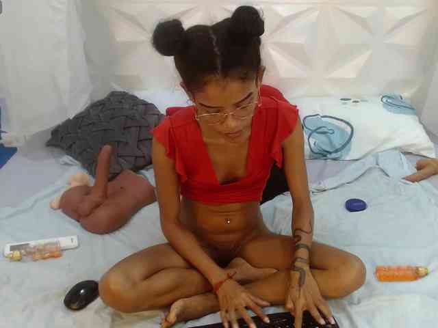 adissonpetite webcam