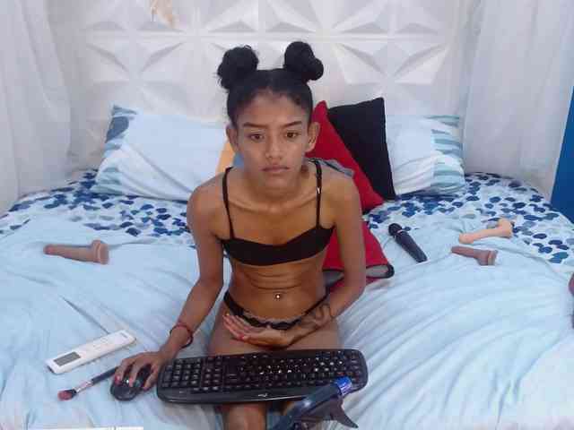 adissonpetite webcam