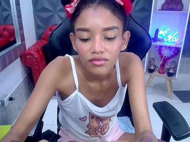 adissonpetite webcam