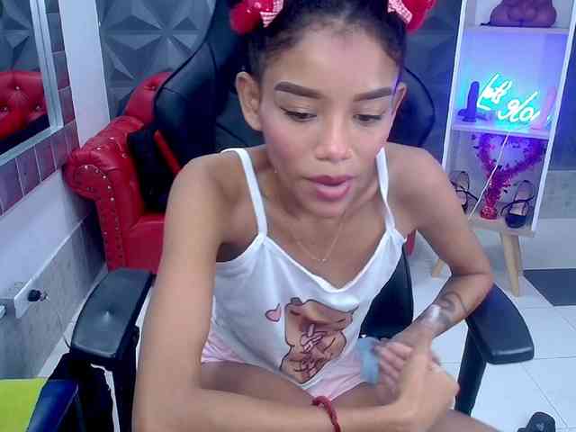 adissonpetite webcam