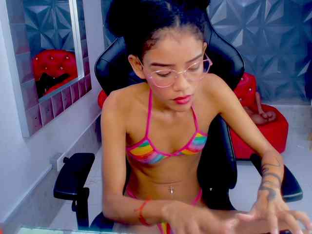 adissonpetite webcam