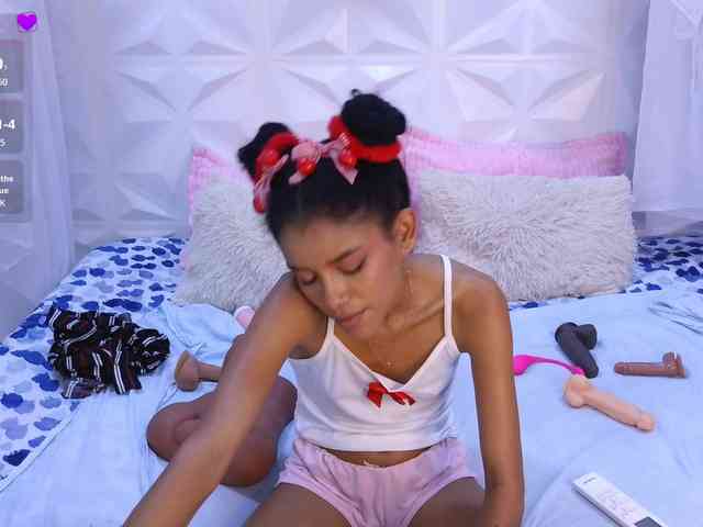 adissonpetite webcam