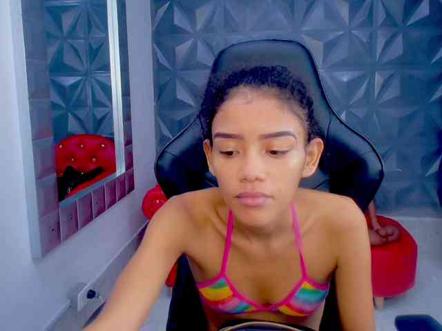 adissonpetite webcam