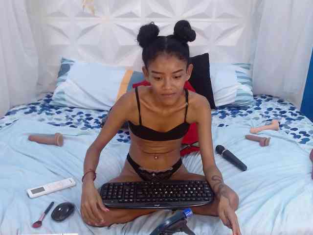 adissonpetite webcam