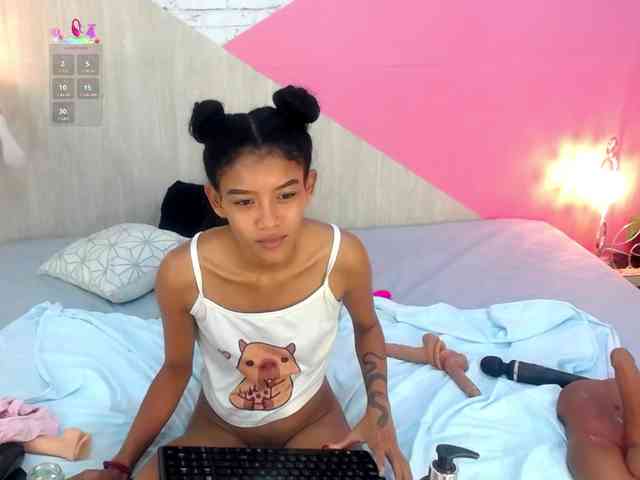 adissonpetite webcam
