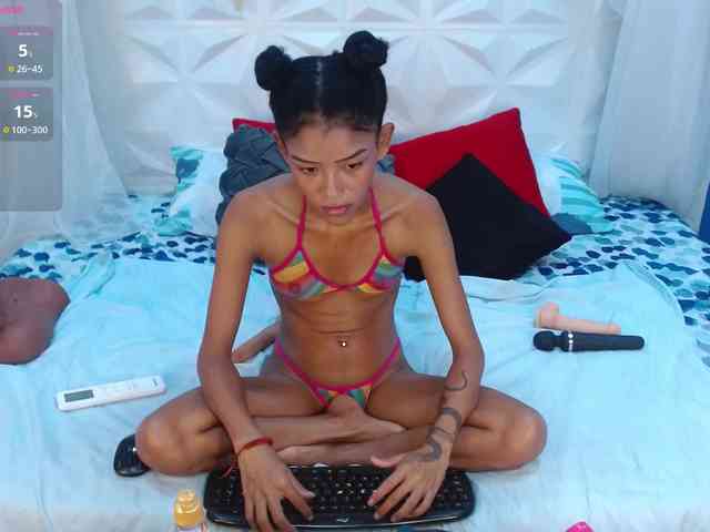 adissonpetite webcam