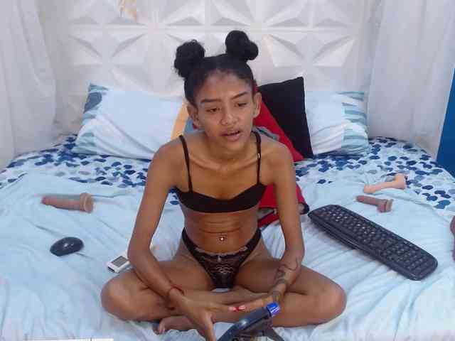 adissonpetite webcam