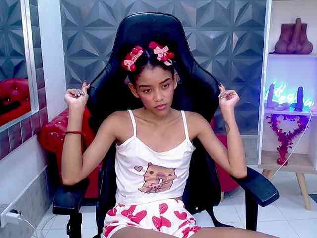 adissonpetite webcam