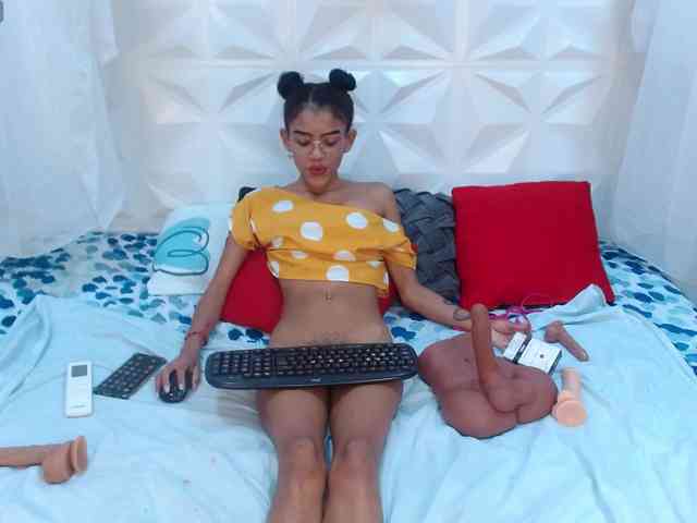 adissonpetite webcam