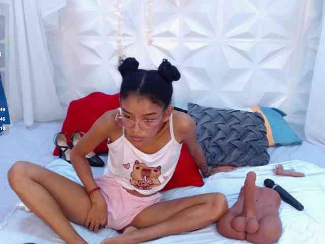 adissonpetite webcam