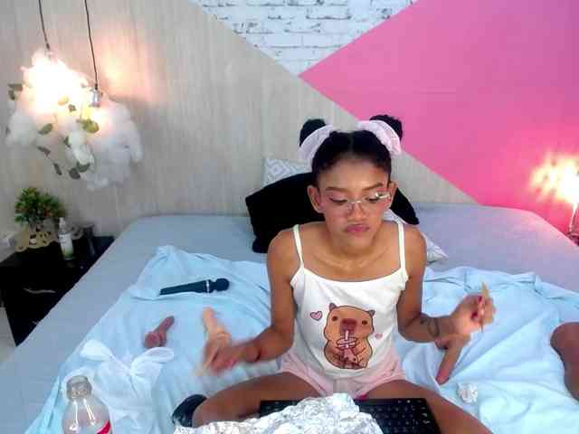 adissonpetite webcam