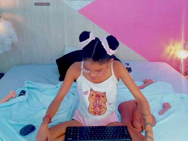 adissonpetite webcam