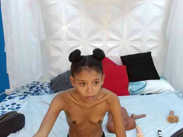 adissonpetite webcam