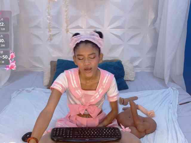 adissonpetite webcam