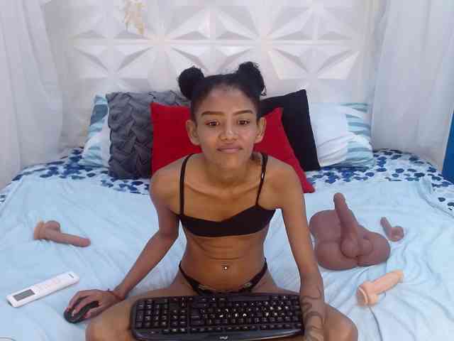 adissonpetite webcam