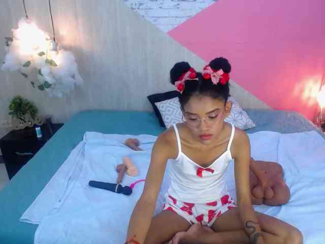 adissonpetite webcam