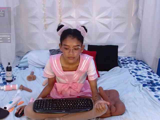 adissonpetite webcam