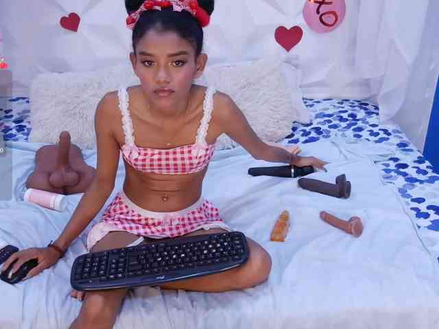 adissonpetite webcam