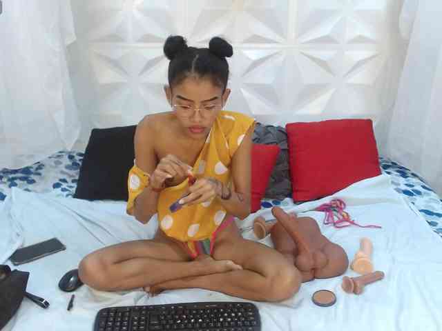 adissonpetite webcam