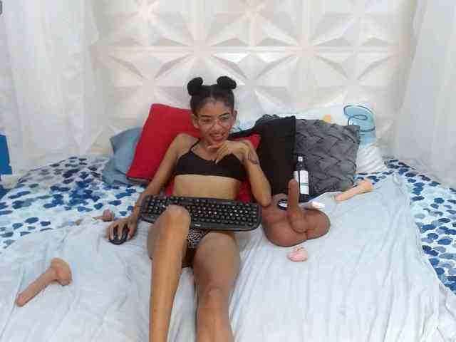 adissonpetite webcam