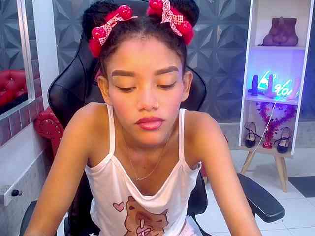 adissonpetite webcam