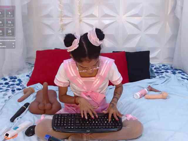 adissonpetite webcam