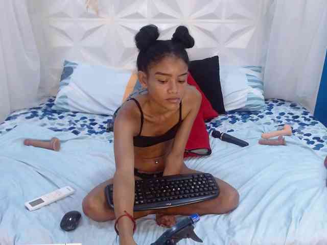 adissonpetite webcam