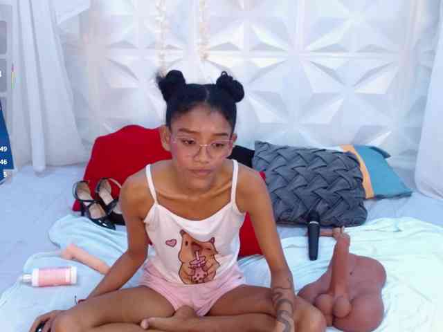 adissonpetite webcam