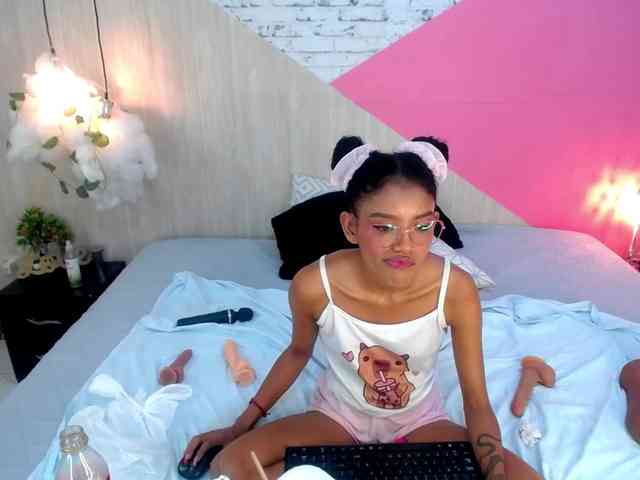 adissonpetite webcam