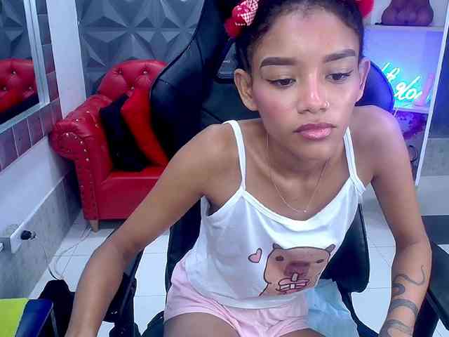 adissonpetite webcam