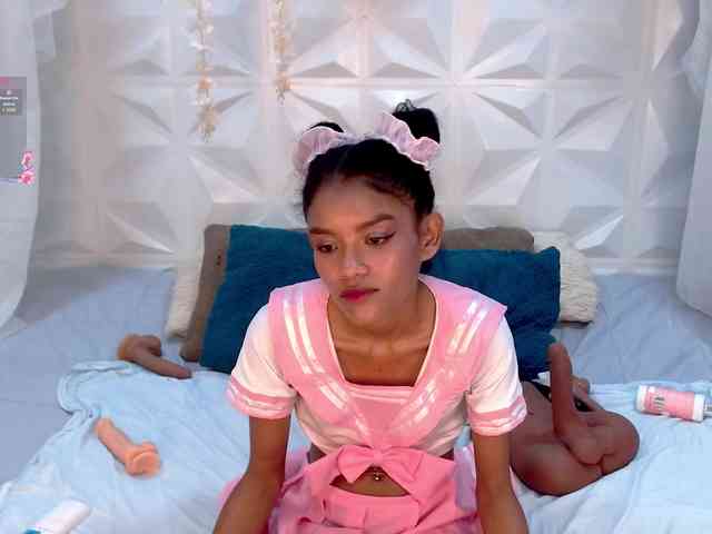 adissonpetite webcam