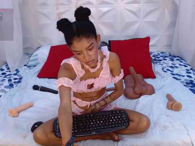adissonpetite webcam
